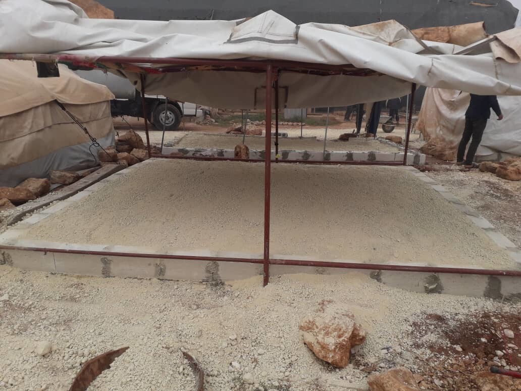 Une tente "nivelée" ce qui lui confère une plus grande protection contre les inondations.